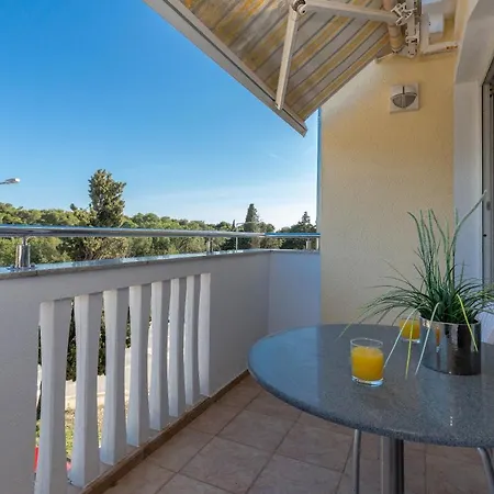 Apartments Dalmata Biograd Na Moru Exterior photo