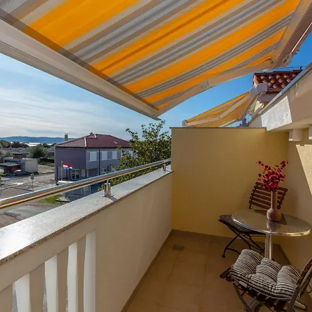 Apartments Dalmata Biograd Na Moru Exterior photo