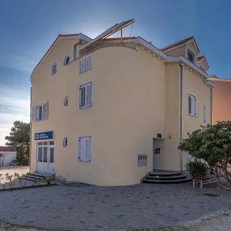 Apartments Dalmata Biograd Na Moru Exterior photo